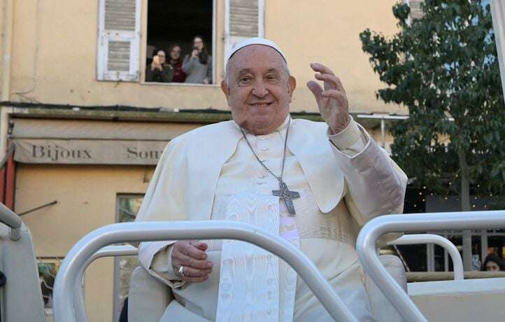 Le pape rentrera dimanche au Vatican pour une « longue convalescence »