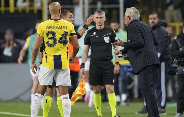 José Mourinho se paie Clément Turpin et sa « vision périphérique »