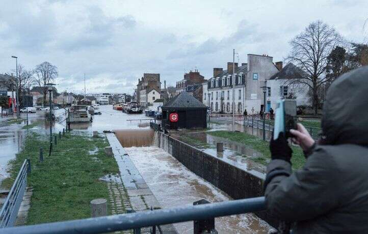 Les victimes d’inondations écœurées par ces badauds qui prennent des photos