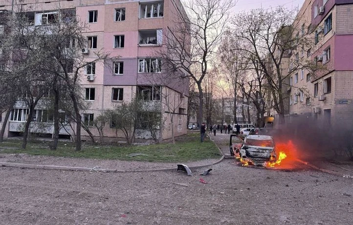 Neuf enfants et 18 morts dans une frappe près d’une aire de jeux en Ukraine