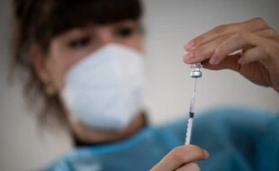 Dans les Pays-de-la-Loire, plus de la moitié des adultes est primo-vaccinée