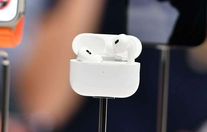 Les AirPods se muent en appareils auditifs aux États-Unis