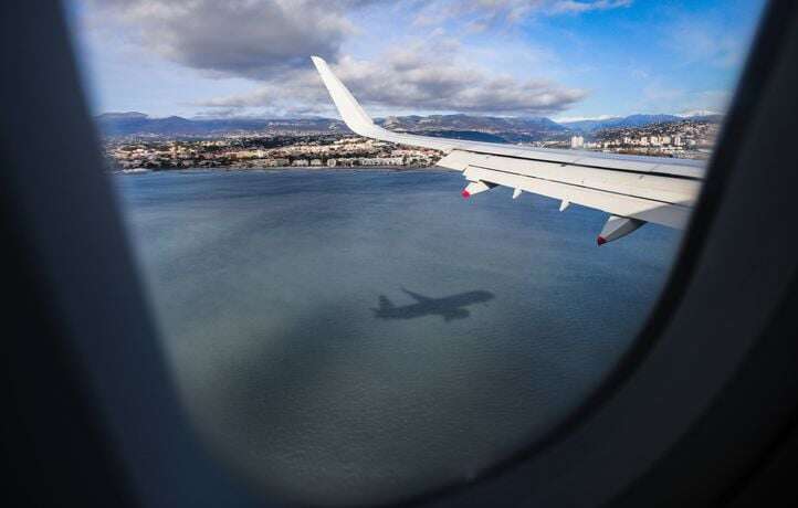 L’équipage et les passagers tombent malades, un avion se pose en urgence