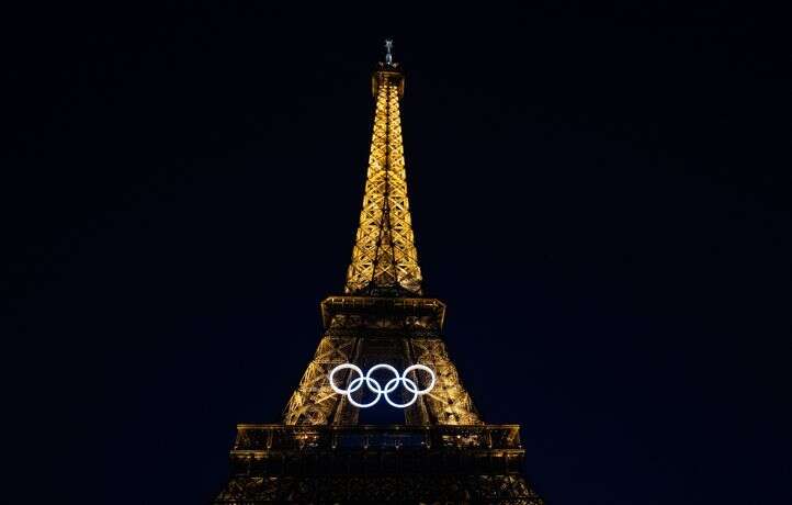 Les anneaux olympiques « vont rester sur la tour Eiffel » après les Jeux