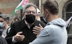 L'homme soupçonné d'avoir enfariné Jean-Luc Mélenchon en garde à vue