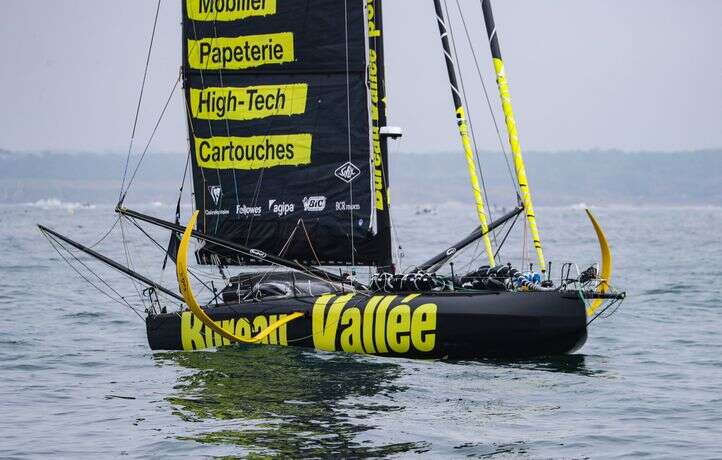 Au Vendée Globe, « gros crac » et fissures sur le bateau de Louis Burton