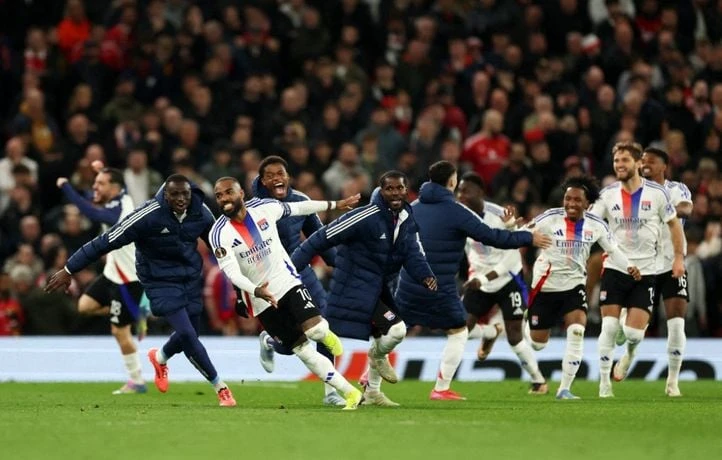 Porté par son exploit à Old Trafford, l’OL peut-il remporter la Ligue Europa ?