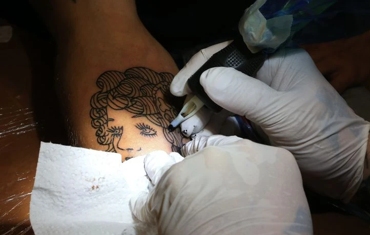 Un tiers des encres de tatouage contrôlées « pas conforme ou dangereux »