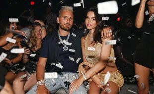 Scott Disick explique pourquoi il sort avec des filles plus jeunes que lui