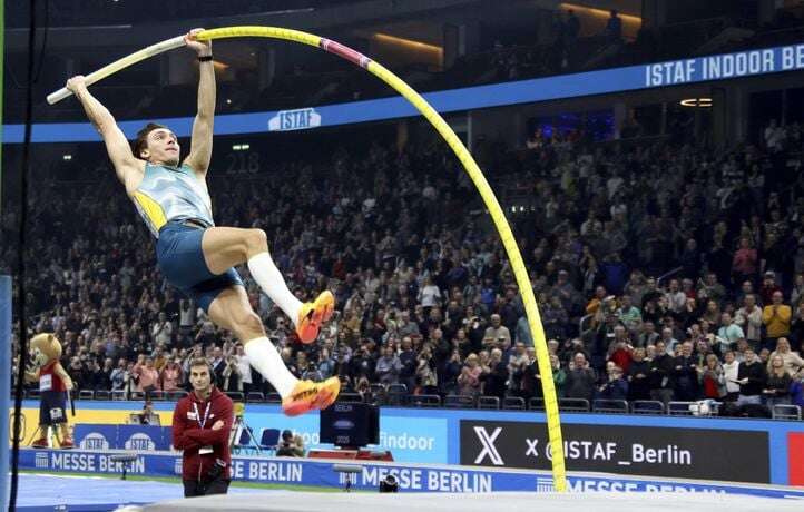 Duplantis s’envole à 6,27 m à Clermont-Ferrand et bat son record du monde