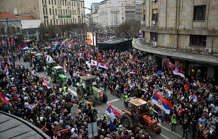 Manifestation sous haute tension contre la corruption à Belgrade