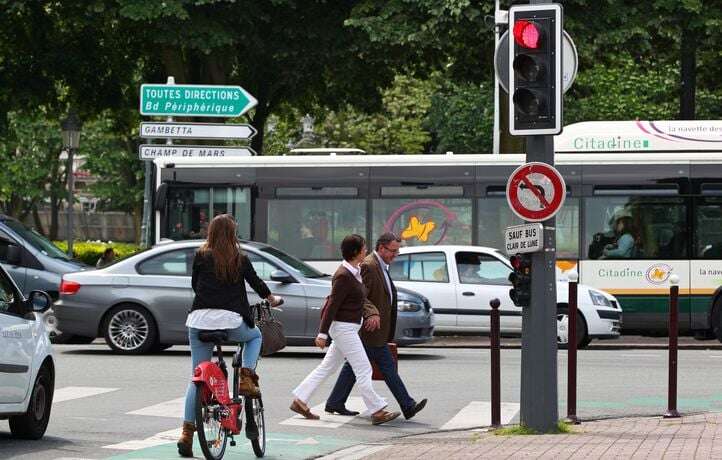 De nouveaux feux de signalisation XXL pour les vélos testés dans Paris