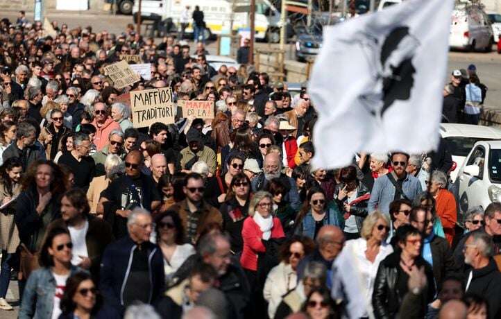 En Corse, manifestation avec de nombreux élus pour dire « dehors » la mafia