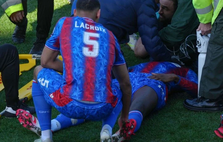 Mateta évacué sous assistance respiratoire en coupe d’Angleterre
