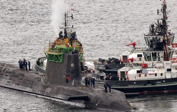 Des capteurs russes espions détectés dans les eaux britanniques, selon un média