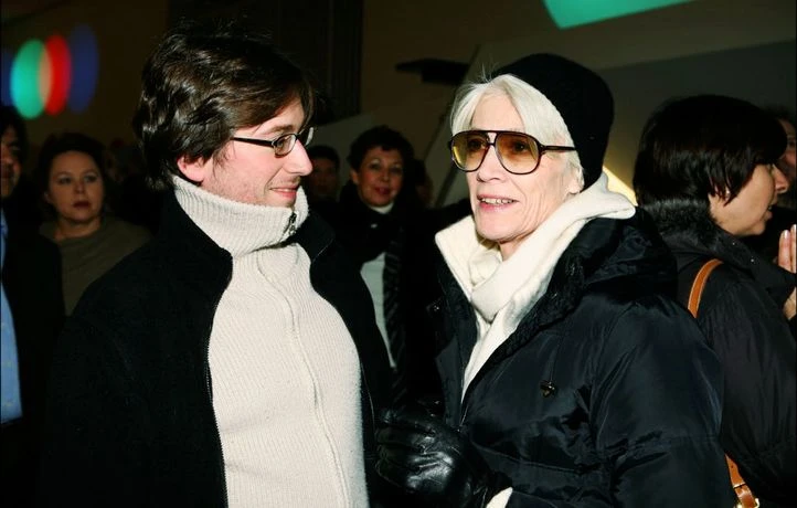 Thomas Dutronc maintient son concert deux jours après la mort de sa mère
