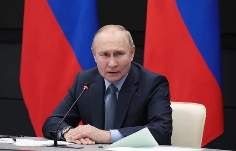 Moscou met en garde Berlin, Zelensky parle français au 872e jour de guerre