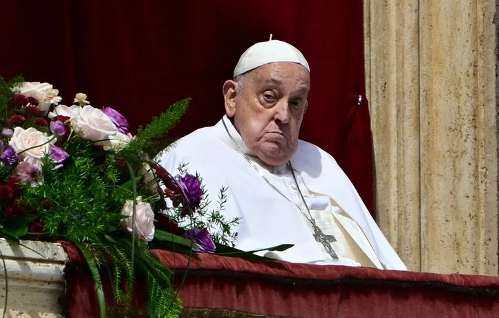 Brève apparition publique du pape François pour Pâques