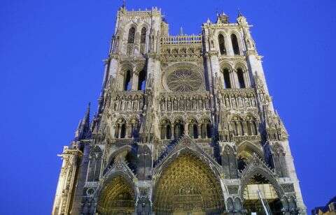 Hommage de la Cathédrale d’Amiens à sa petite sœur Notre-Dame de Paris