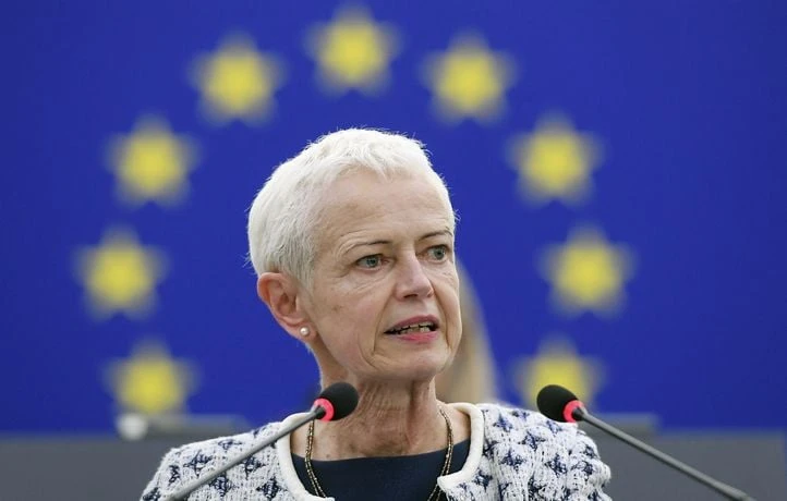 La députée n’aura pas besoin de faire cours, un prof d’allemand a été trouvé