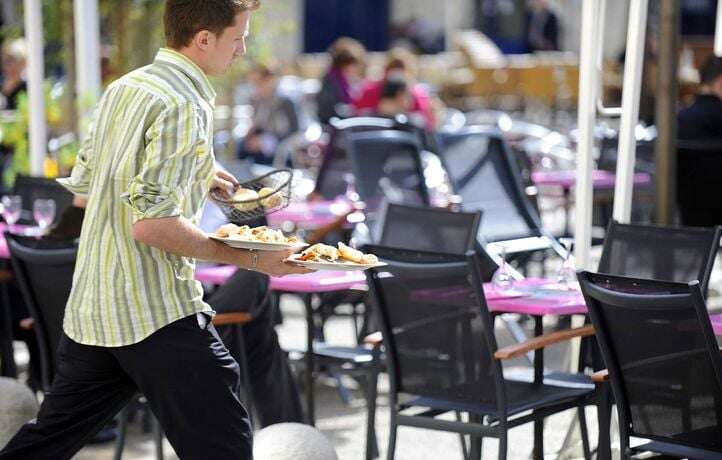 Trois jours et demi de travail par semaine pour ces serveurs narbonnais