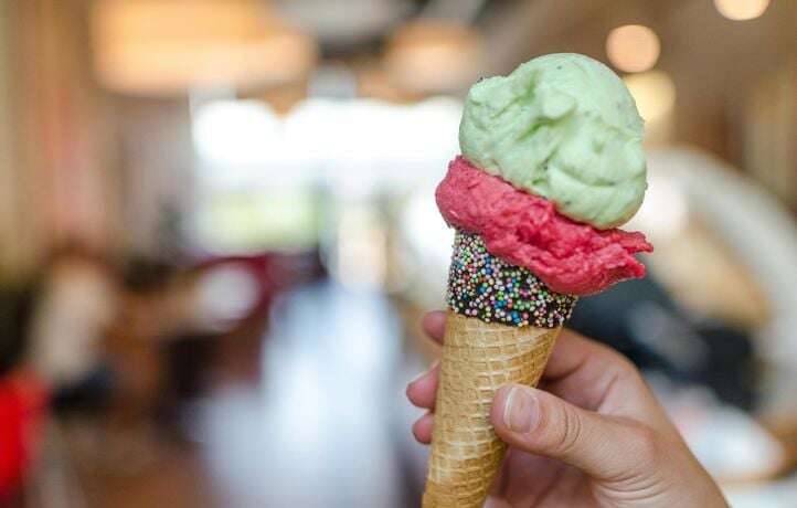 Sa mère lui mange sa glace, il appelle la police pour la faire arrêter