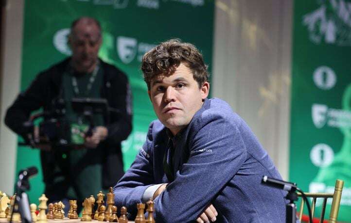 Sanctionné pour avoir porté des jeans, Magnus Carlsen quitte les Mondiaux