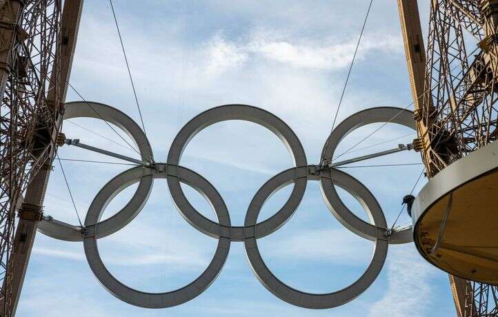 Le maintien des anneaux olympiques sur la Tour Eiffel ne fait pas l’unanimité