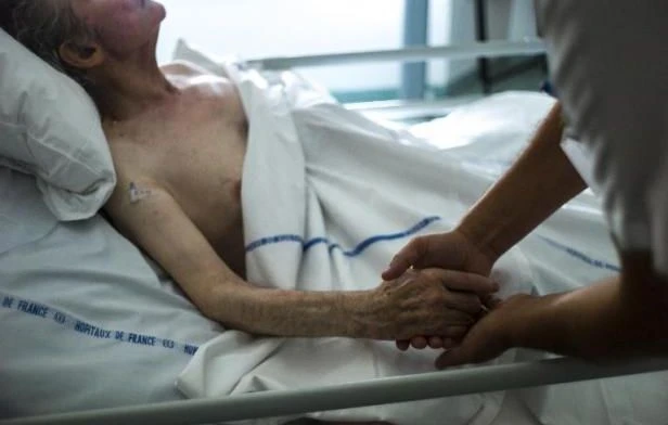 Un médecin en soins palliatifs allemand accusé de quinze meurtres