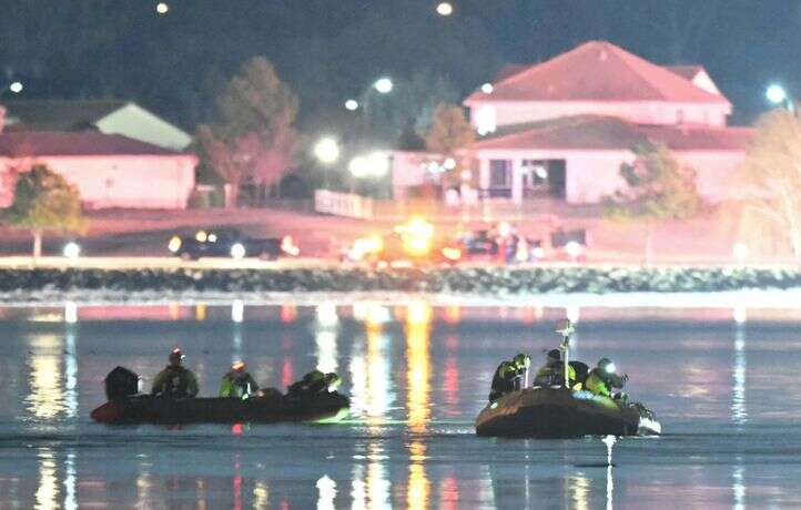 EN DIRECT Crash d’un avion à Washington : Les secours s'activent sur le fleuve Potomac, pas de survivant à ce stade...