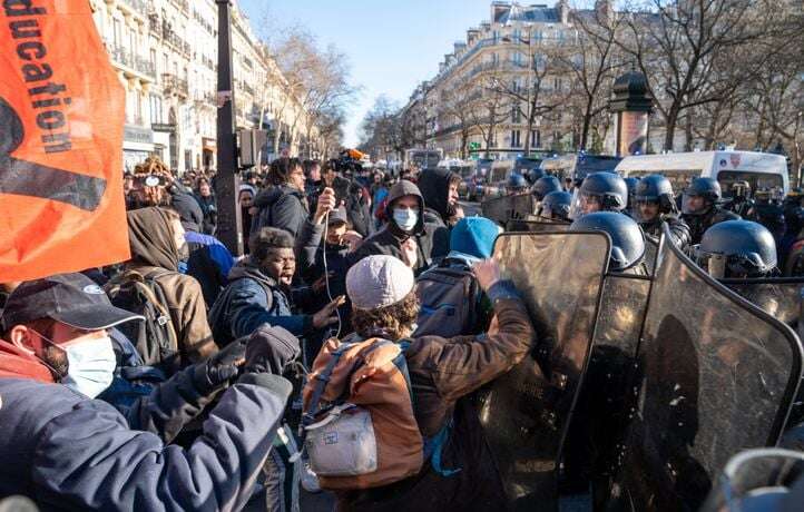 « Des gaz lacrymo dans la tête » lors de l’évacuation des migrants de la Gaîté Lyrique