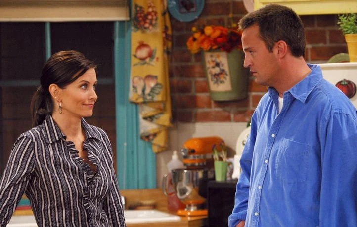 Courteney Cox affirme que le fantôme de Matthew Perry lui rend visite