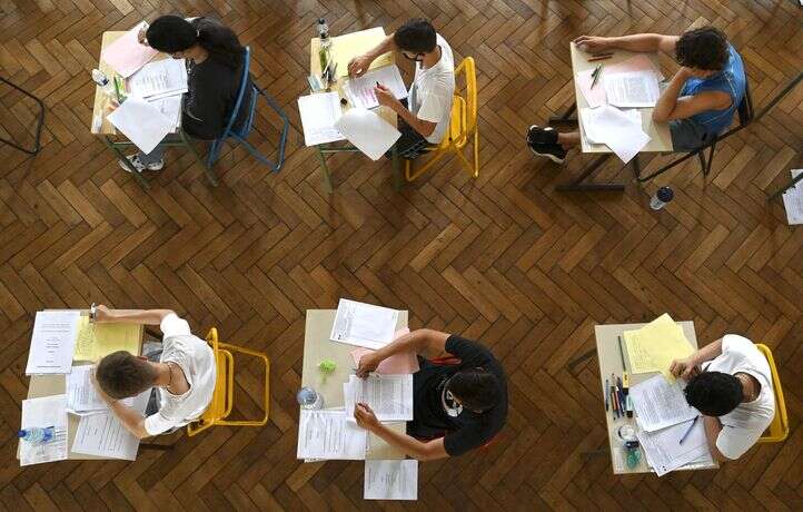 Soupçonné d’avoir utilisé l’IA au bac de philo, il est finalement relaxé