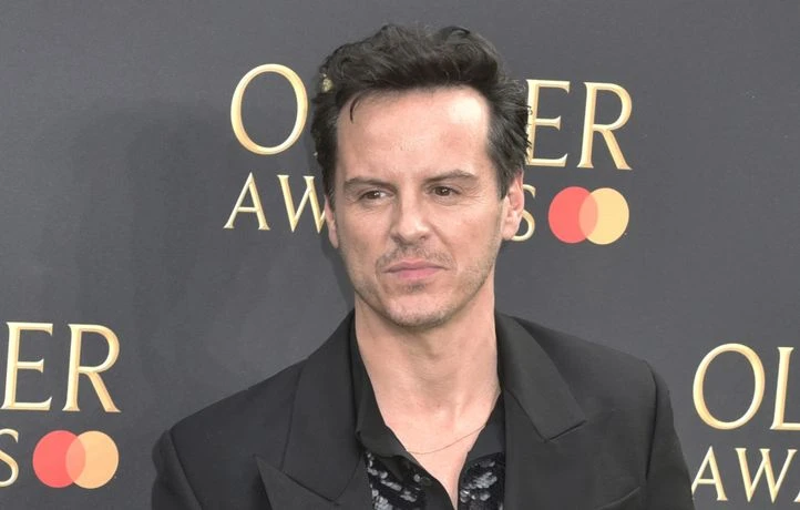 Andrew Scott ne se fera jamais à la bizarrerie des scènes de sexe