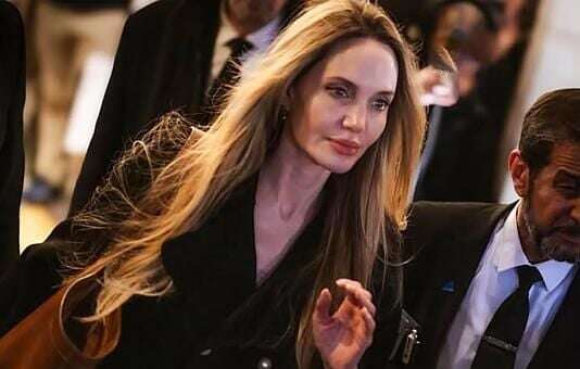 Angelina Jolie souffre de solitude