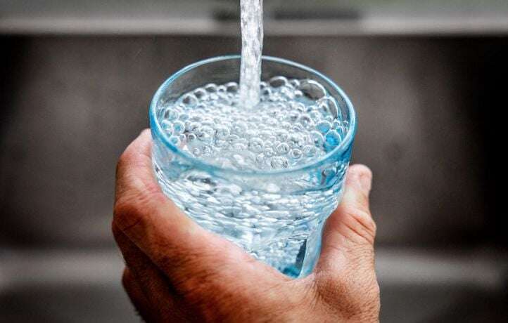 En France, « des milliers de gens boivent de l’eau qui donne le cancer »