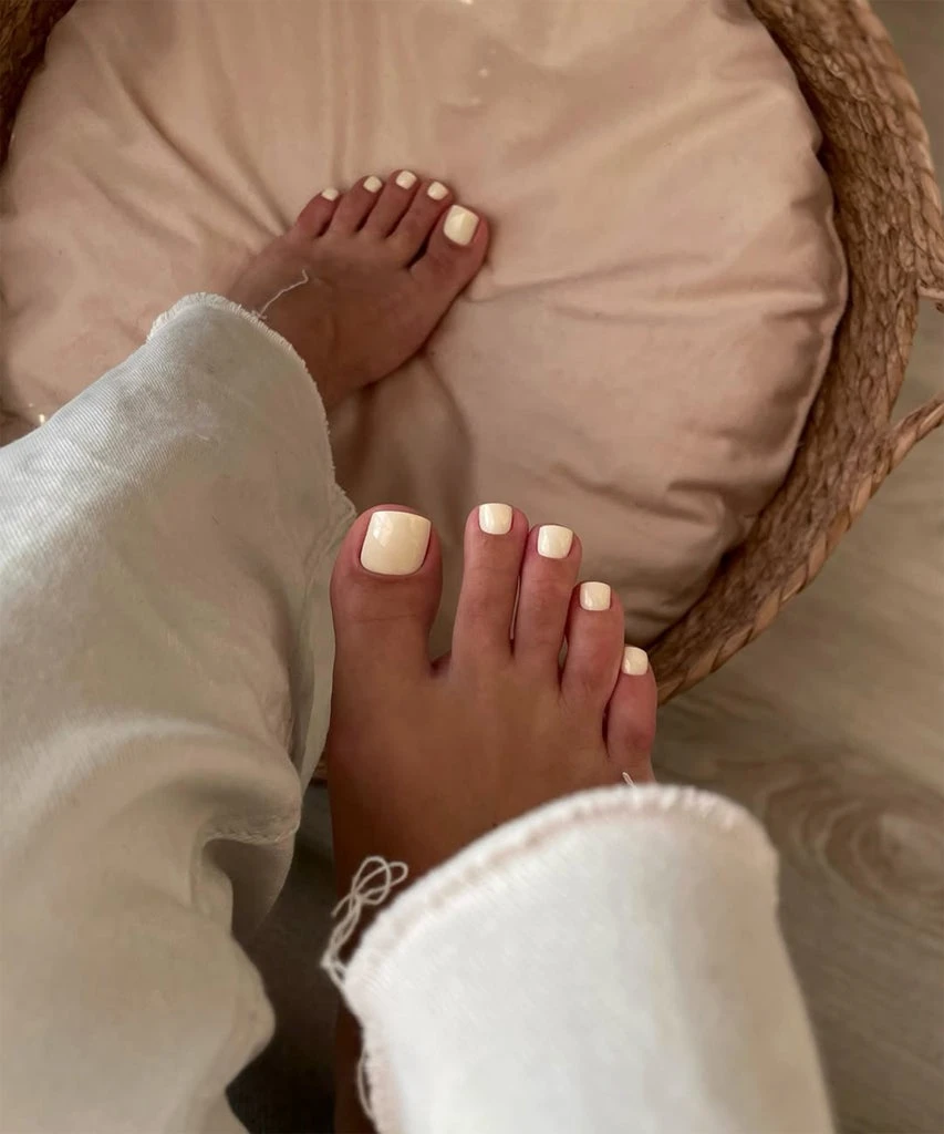 Summer’s 9 Hottest Pedicure Colours Are Surprisingly Versatile