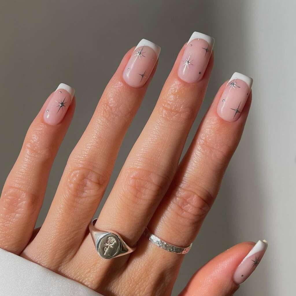 11 Sophisticated Christmas Nail Art Trends (& Not A Snowman In Sight)