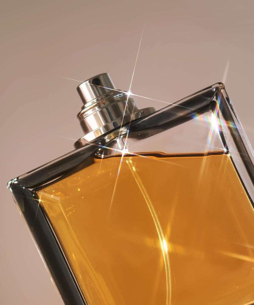 I Asked Perfume Experts To Help Me Find My “Signature Scent” & Learnt So Much