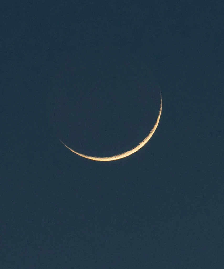 The New Moon In Cancer Is Here — & You’ll Need To Mend Your Heart