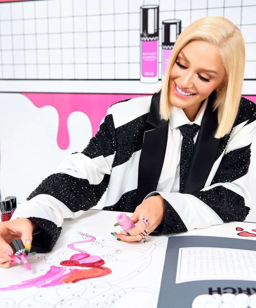 Gwen Stefani On Blush, Gardening, & Making Makeup Less Intimidating