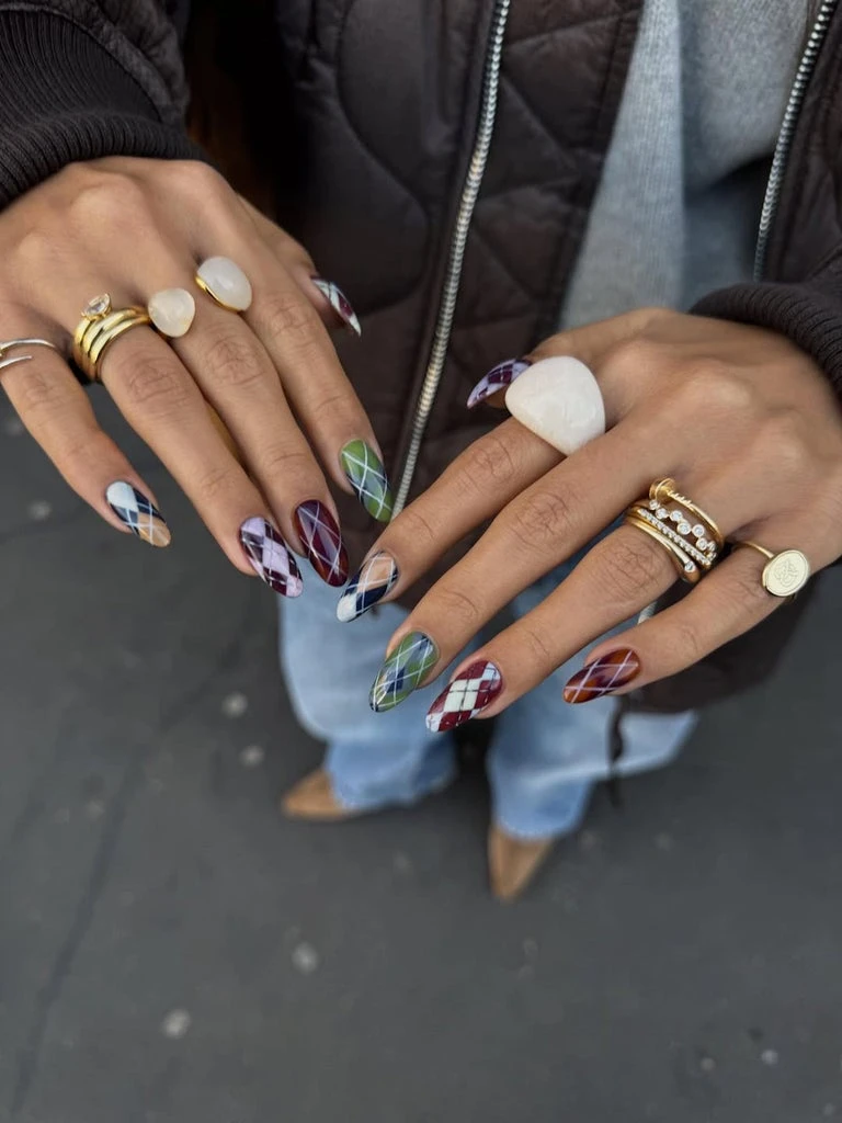 Argyle Sweater Nails Are The Coziest Manicure Trend To Ring In Winter