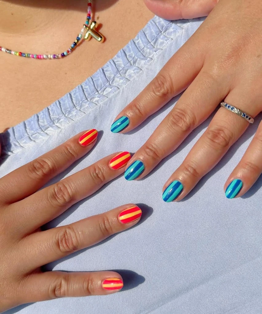 “Beach Towel” Nails Are This Summer’s Most Nostalgic Manicure Trend