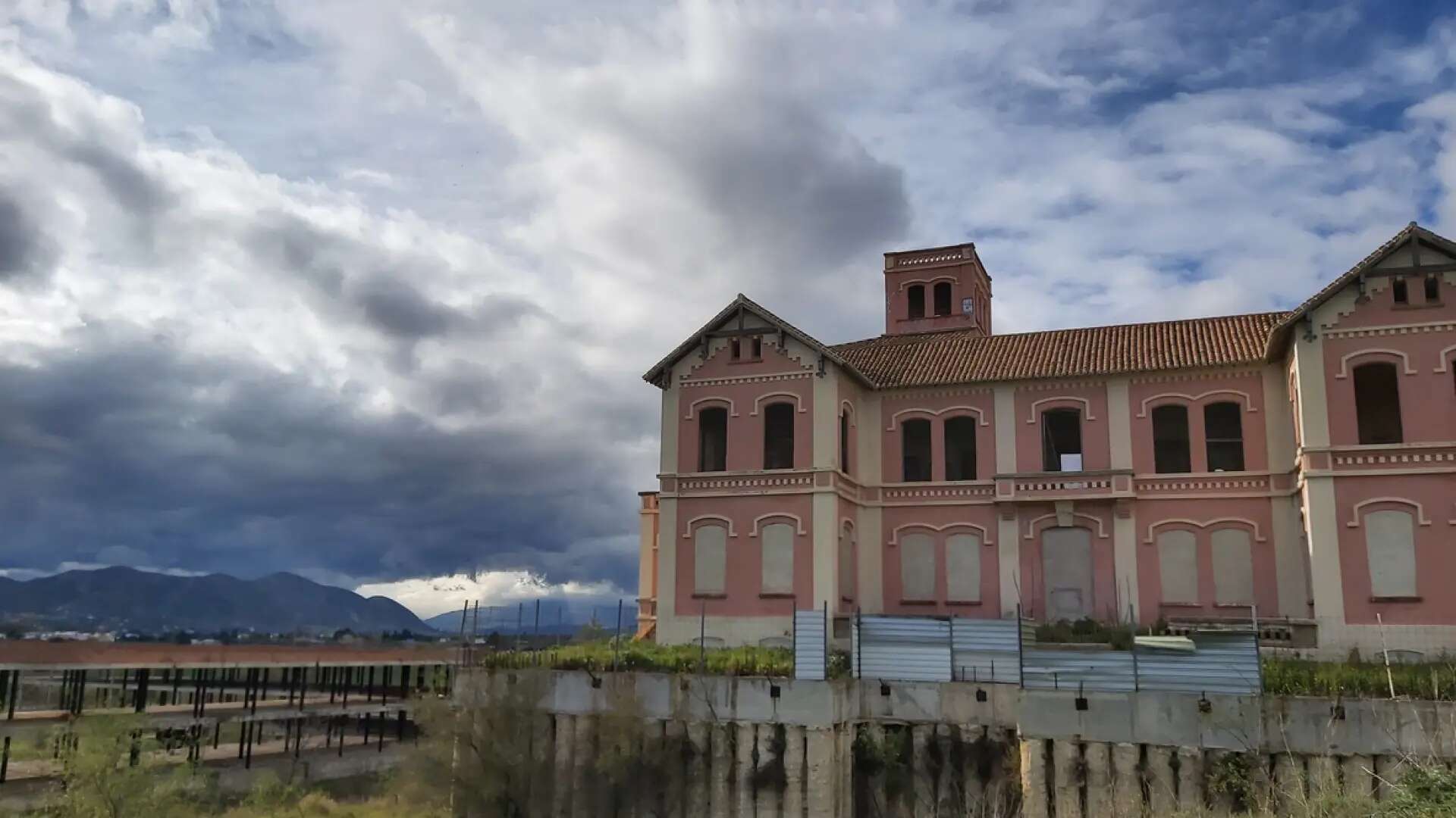 El palacio abandonado cerca de Málaga que dicen que está encantado: ritos satánicos, psicofonías y fantasmas