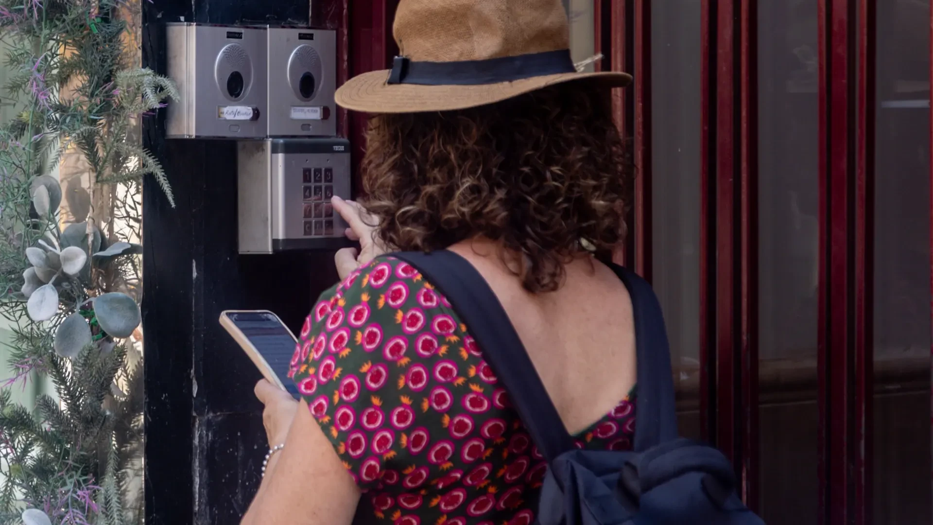 La Generalitat empieza a dar de baja otros 7.000 pisos turísticos sin referencia catastral
