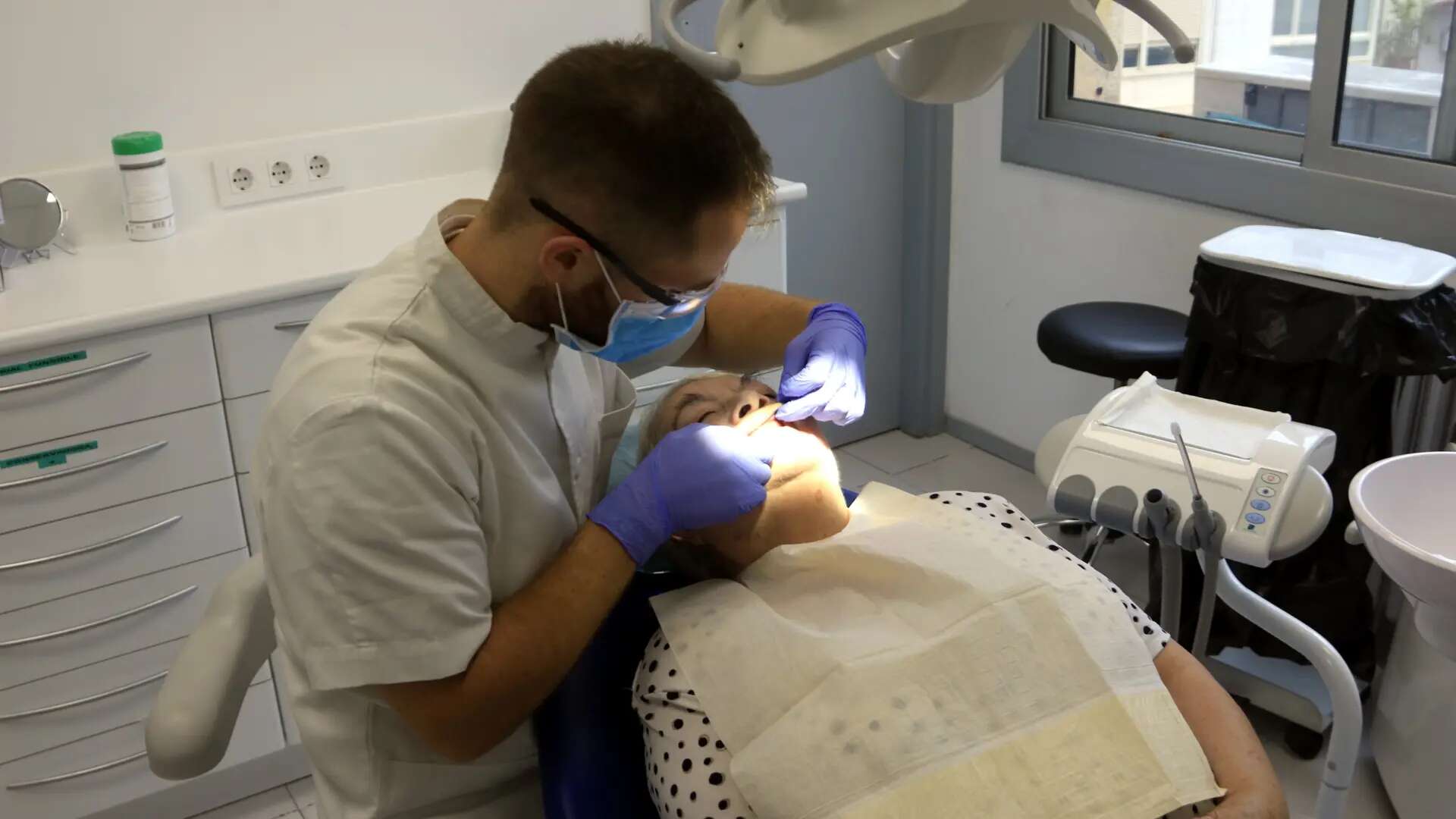 El Supremo tumba definitivamente el dentista municipal de Colau, uno de sus proyectos estrella