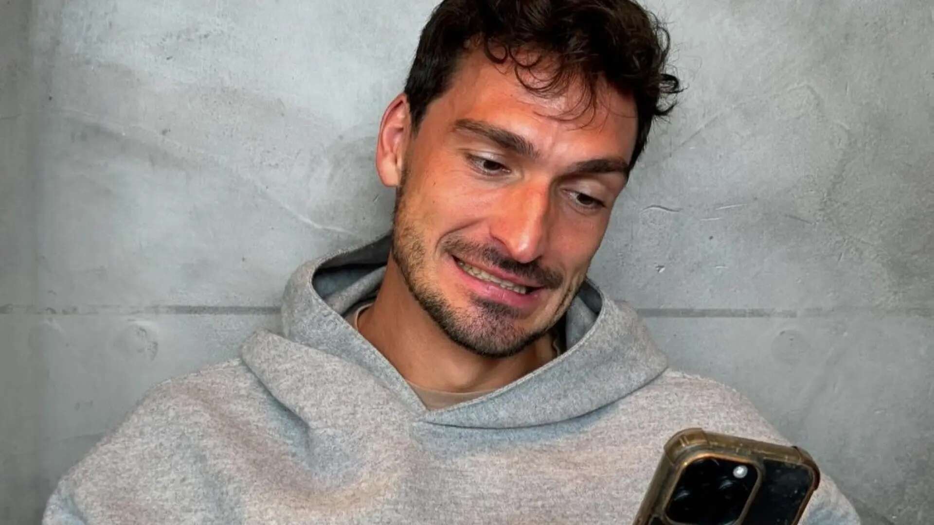 La Roma saca del retiro a Ranieri y Hummels celebra el cambio de entrenador con una curiosa foto: 