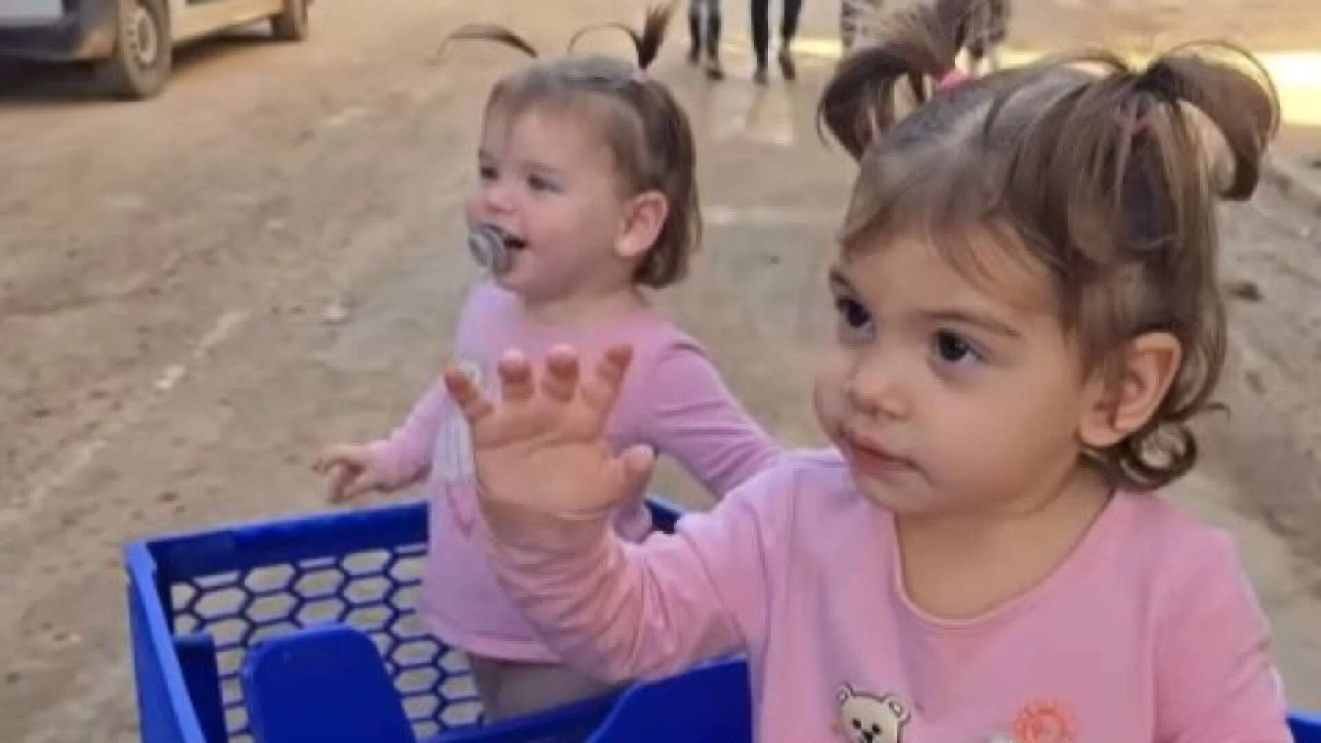 La inocente realidad de Nayara y Nadia, dos mellizas que viven una aventura tras la DANA: 