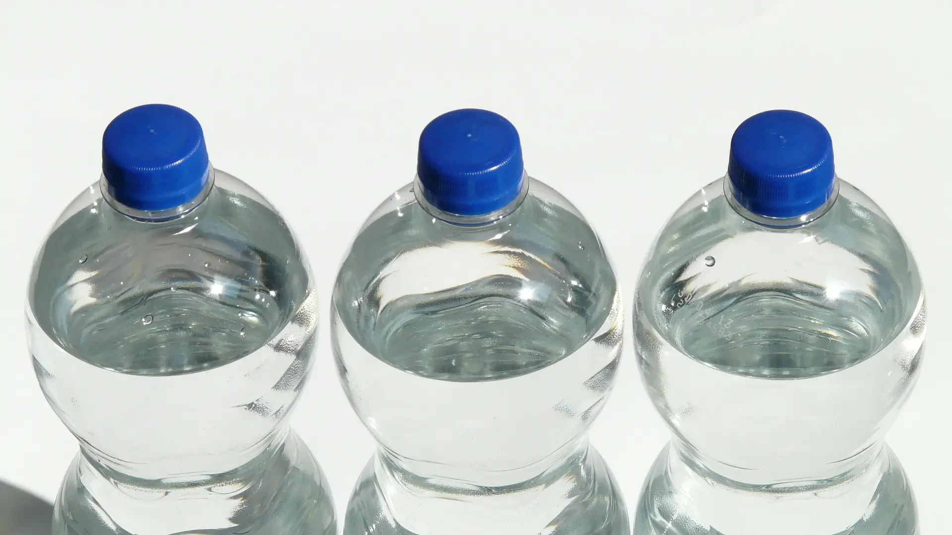 El truco alemán para dejar la casa fresca sin aire acondicionado: solo necesitas una botella