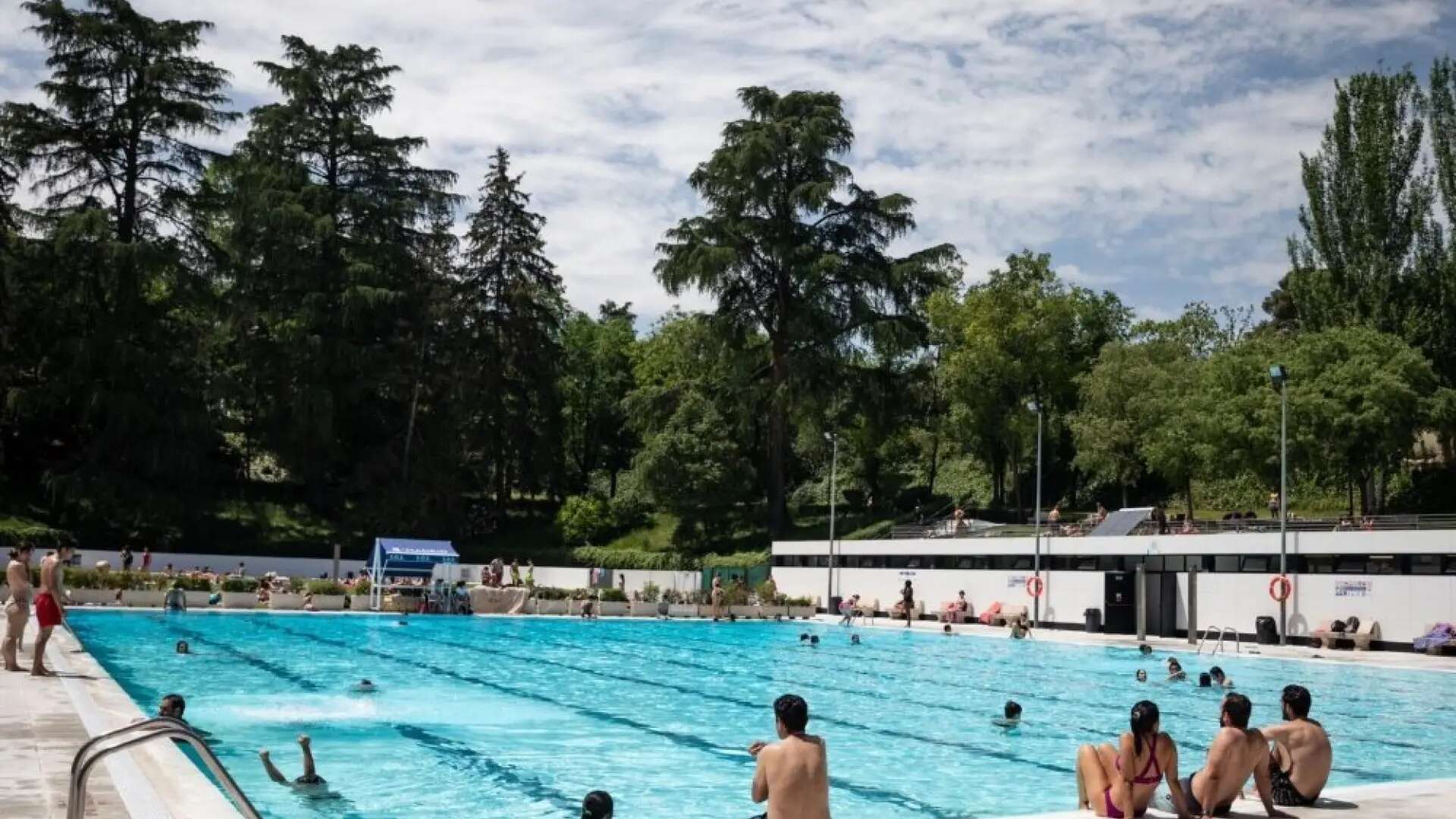 Récord histórico de uso de piscinas de verano en Madrid: la de Casa de Campo y Aluche, las más concurridas